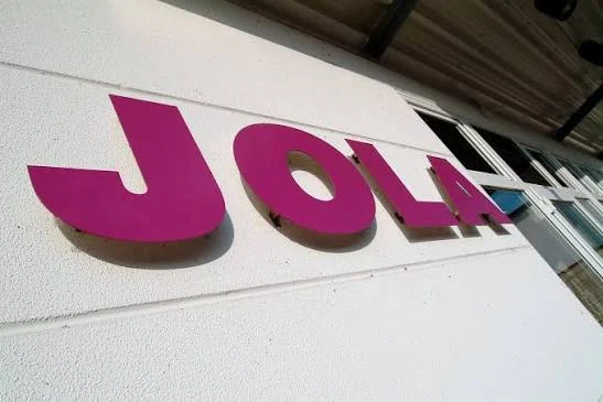 JOLA-Schriftzug an unserer Fassade in Rösrath